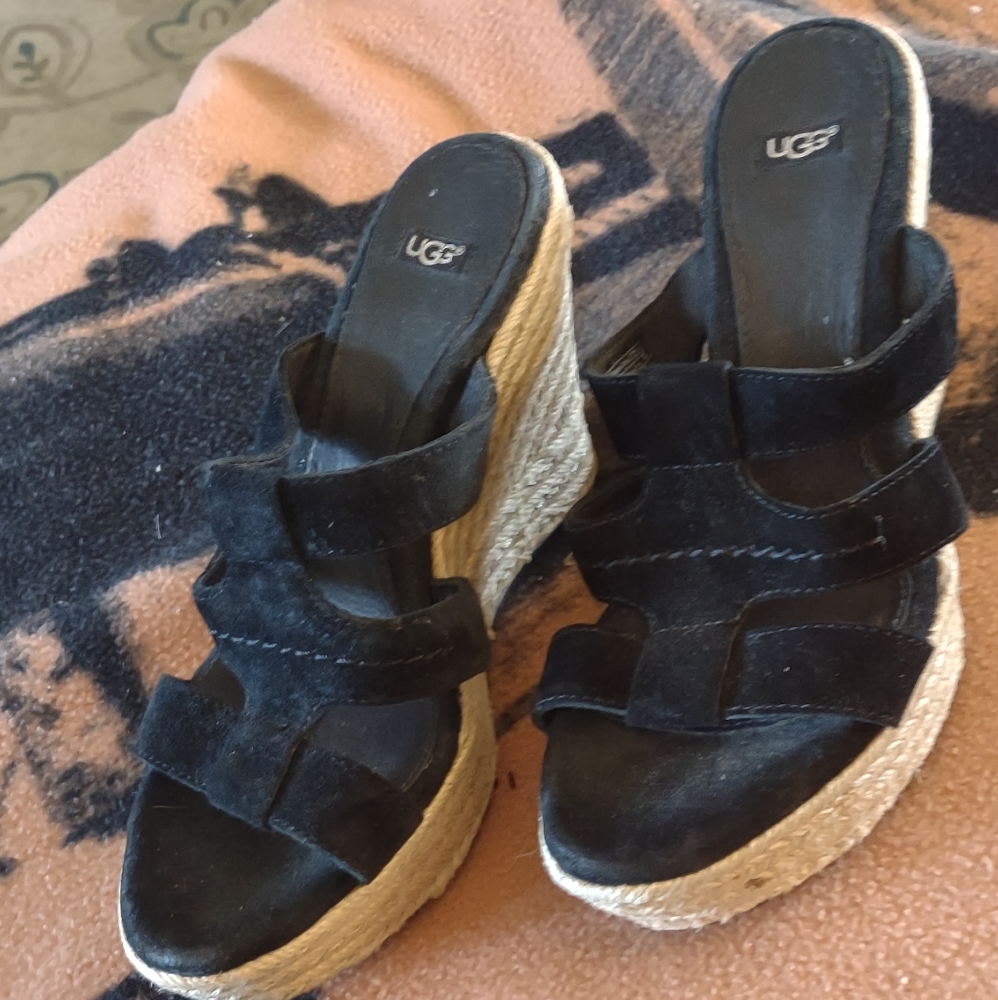 UGG sandals size 7